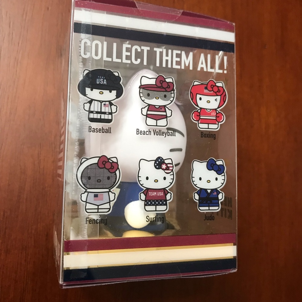 Kidrobot Hello Kitty x Team USA Fencing Kitty - Picture 2 of 2